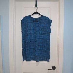Worthington Sleeveless top, color blue with black thin lines. Size Large.